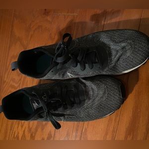 GUC.  Size 9 black Nike sneakers.